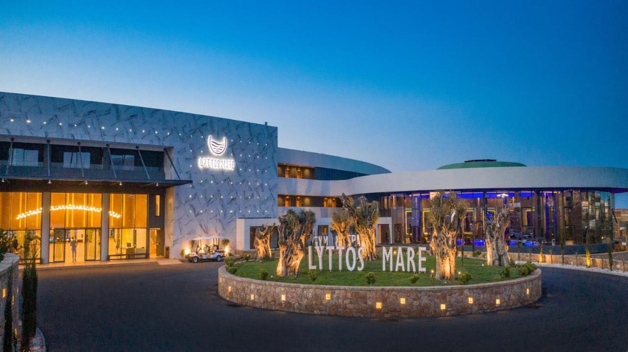 Hotel Lyttos Mare Hersonissos  Esterno foto The hotel at night