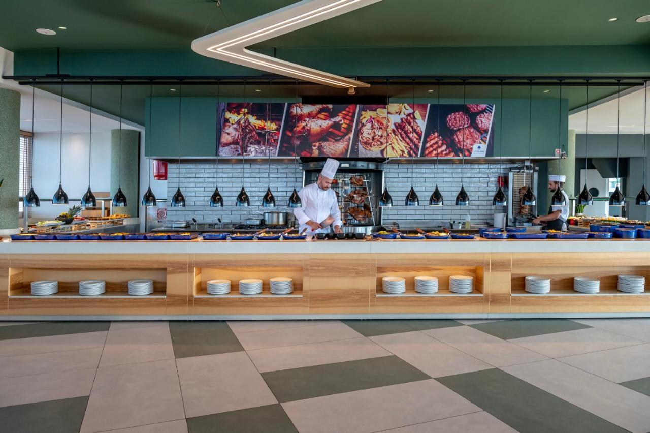 Hotel Lyttos Mare Hersonissos  Esterno foto The buffet at the airport