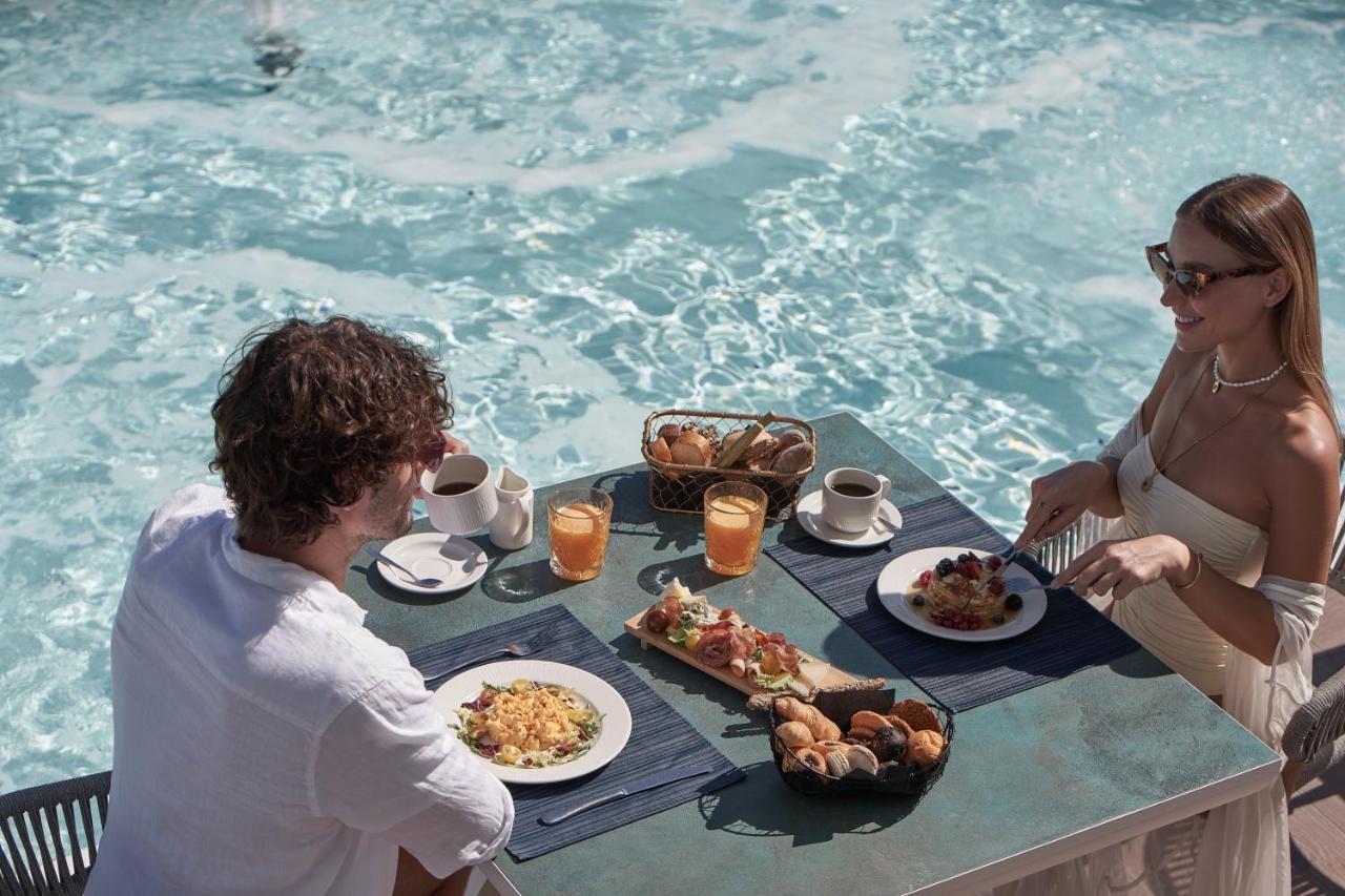Hotel Lyttos Mare Hersonissos  Esterno foto Breakfast at the pool