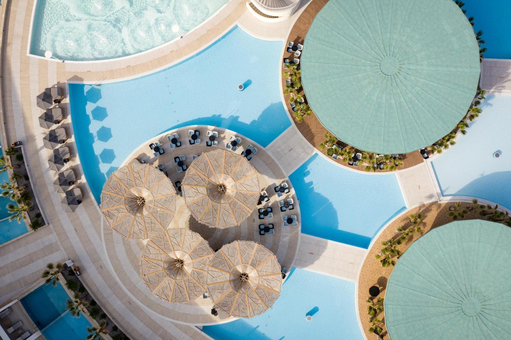 Hotel Lyttos Mare Hersonissos  Esterno foto Aerial view of the pool at the Atlantis Paradise Island