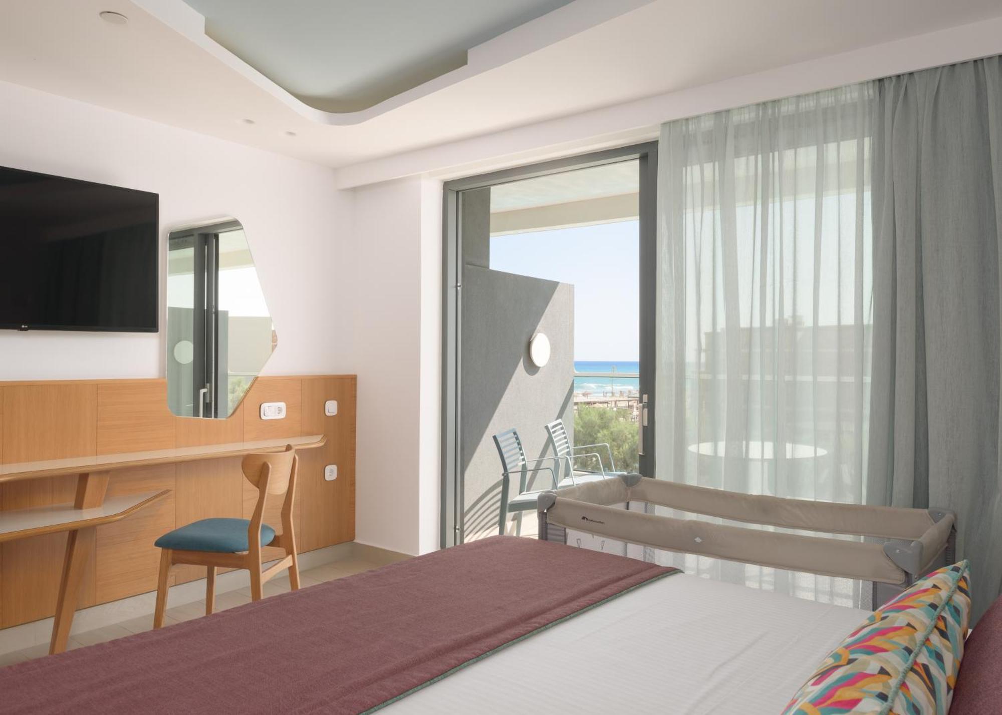Hotel Lyttos Mare Hersonissos  Esterno foto A room at the hotel