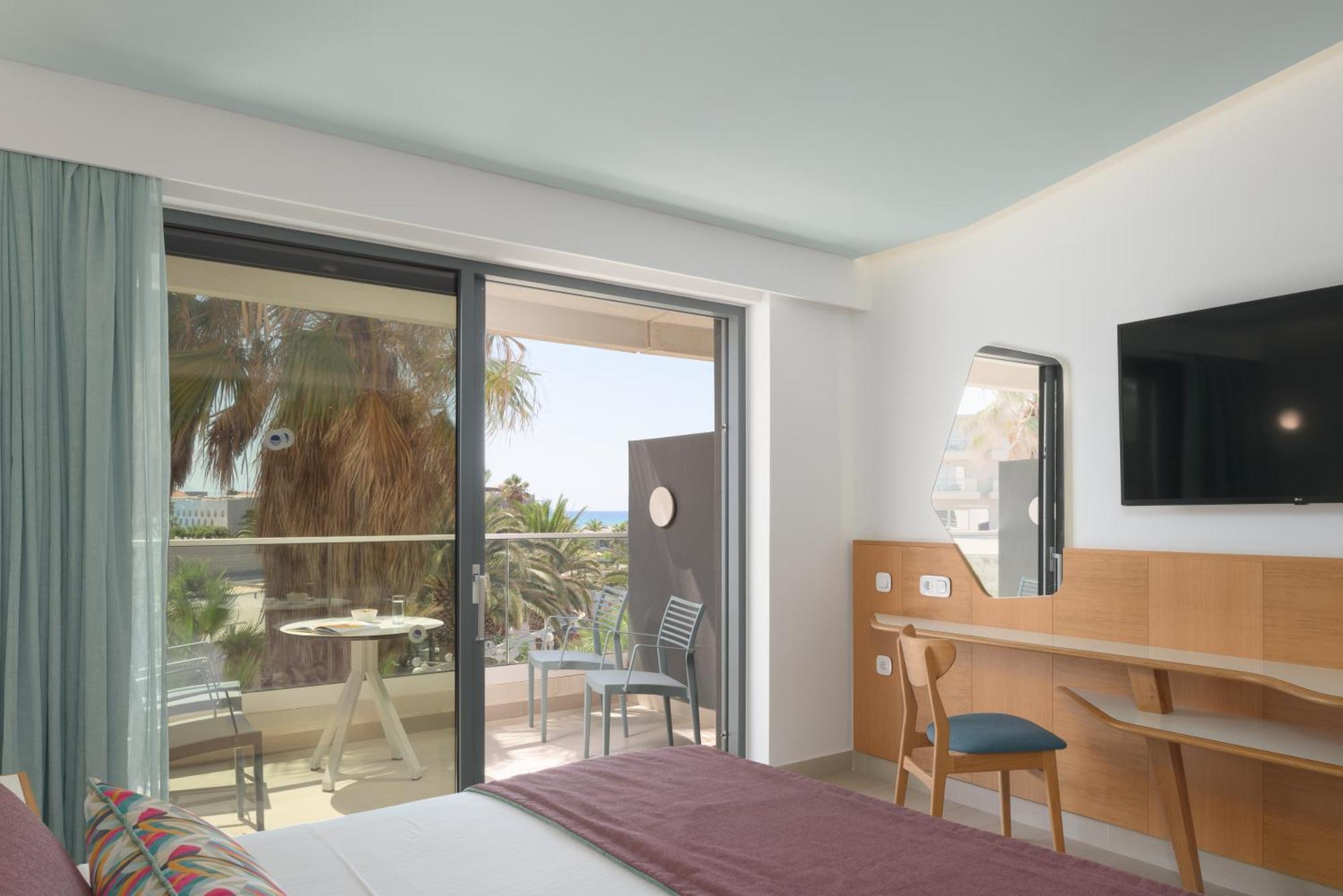 Hotel Lyttos Mare Hersonissos  Esterno foto A room at the hotel